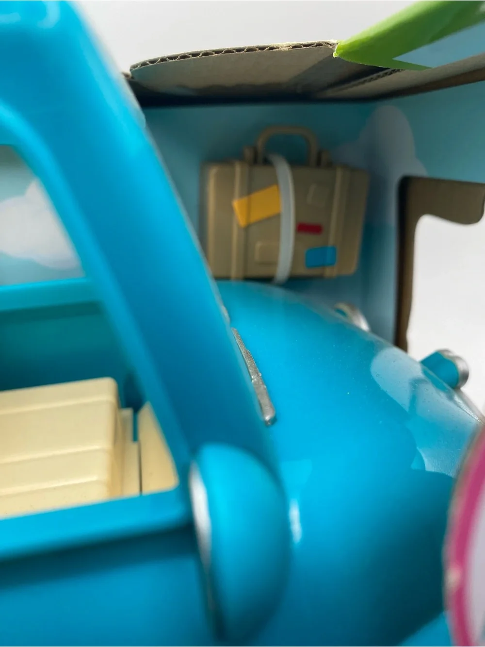 Lil' Woodzeez Turquoise Breezy Buggy Play Car with Detachable Suitcase